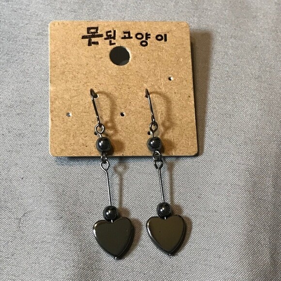 Black Dangle Heart Earrings - Picture 1 of 2